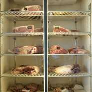 上質・上級な肉がこんなにも。一度見たら忘れられないほどのインパクト。