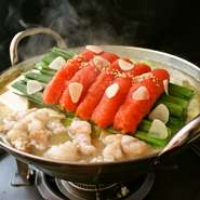 料理長自慢の厳選した素材と『本場博多明太子』を贅沢に使い、明太子と絡むスープの味わいがやみつきになること間違いなしの絶品もつ鍋です。