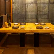 掘りごたつ式の半個室を用意しています。お子様連れのご家族でも、おちついて食事を楽しむことができます。