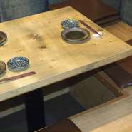 半個室の座敷席はうれしい掘りごたつ式。和の雰囲気を楽しみながらも長い時間でも落ち着いてお食事ができます。