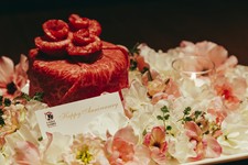 大事な方、大切な方のお祝いに肉ケーキ付のコースです！