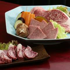 食べ放題コースは3000円～ご用意。また最大50名様が寛げます。