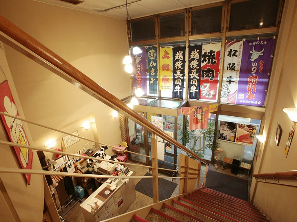 2階へ上がったところにあります