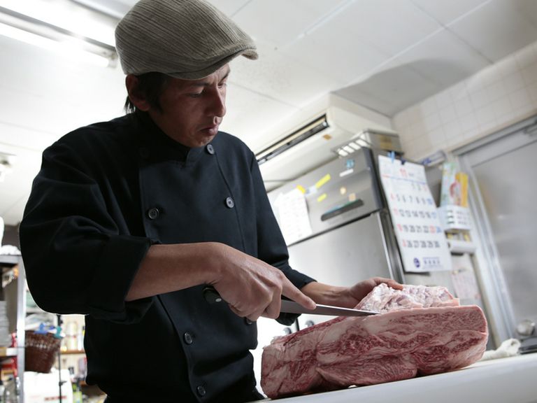 鉄板焼き店やステーキハウスなどで経験を積んだ店主