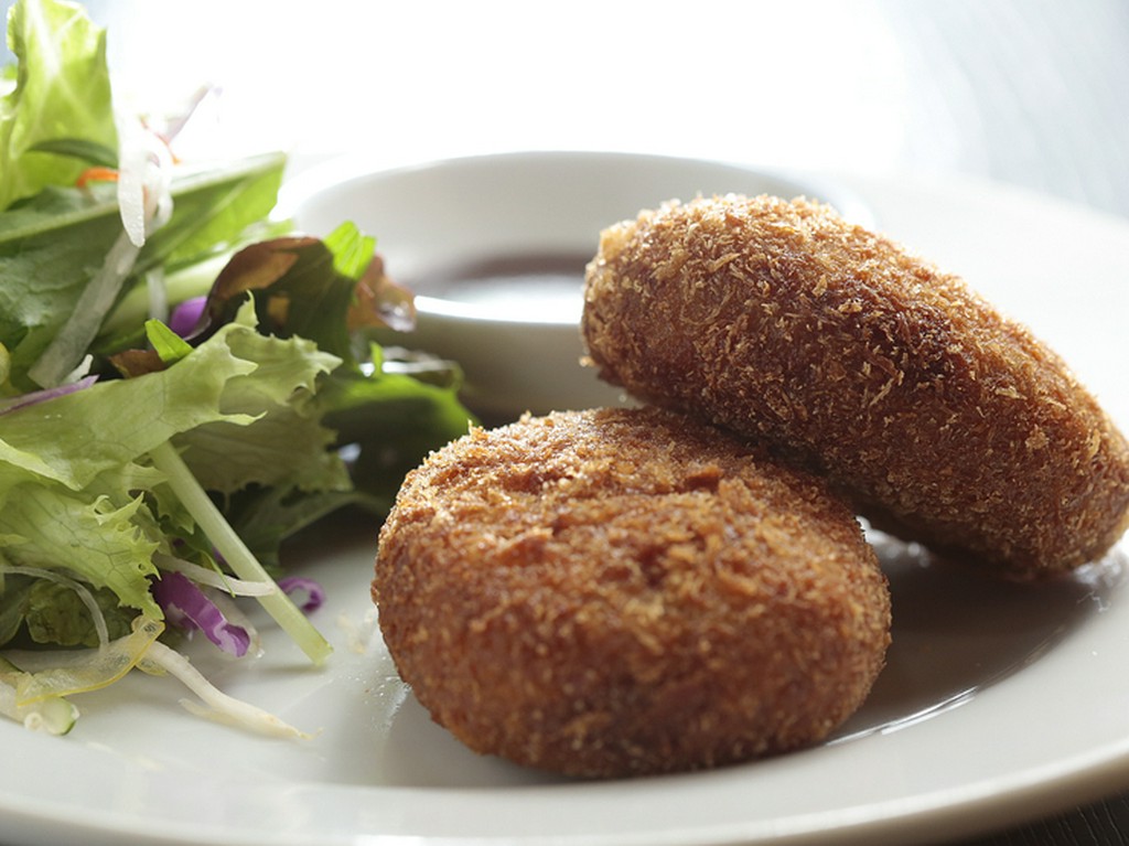 手作りコロッケ　2ケ