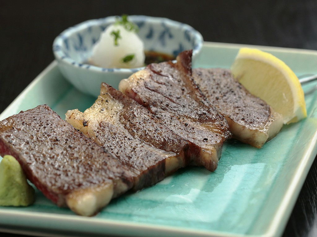 赤字覚悟の1日5本限定『島根和牛の串焼き』