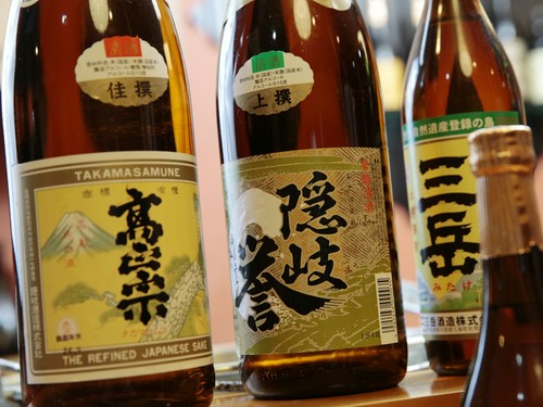 県内・外からの日本酒、焼酎、カクテルとお酒の種類は豊富