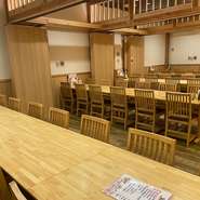 1Fに個室席（6名様まで対応）、2Fには50名様まで収容可能な席をご用意いたしました。