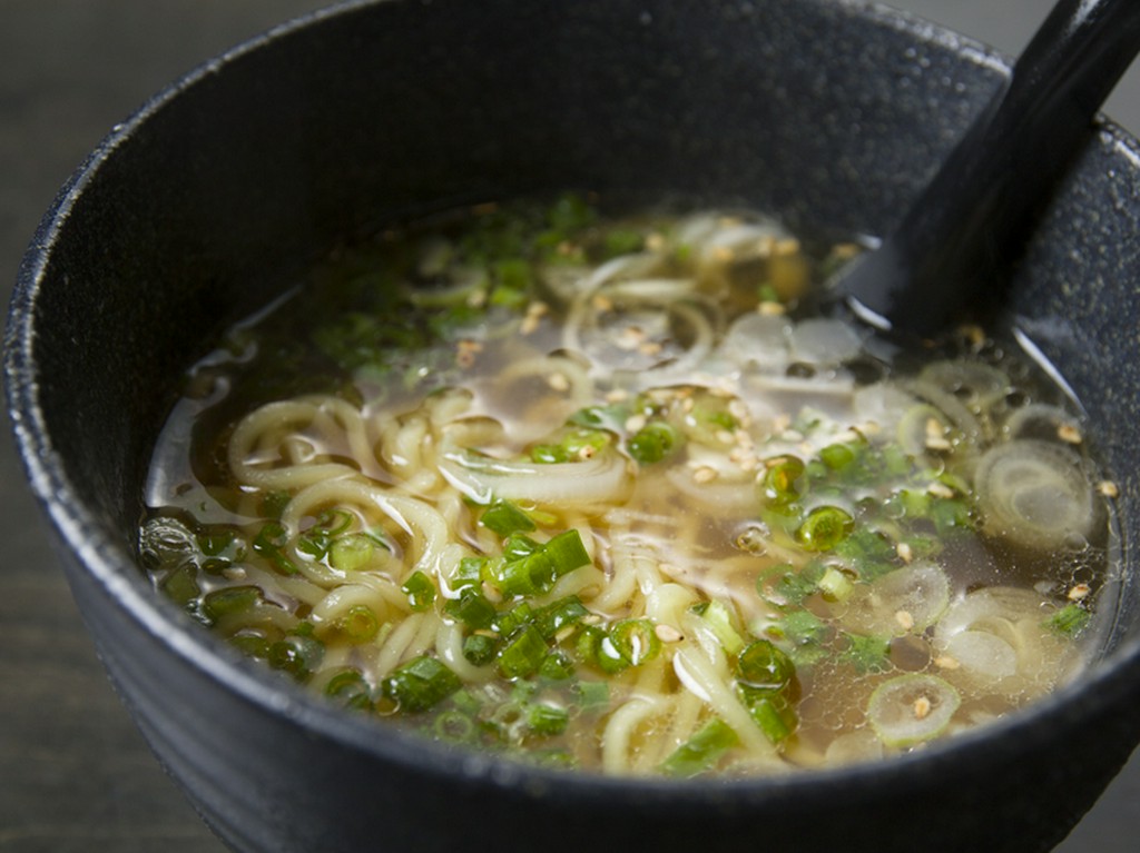 こだわりたっぷりのあっさりスープ『鶏そば』