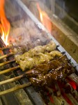 炭火の香りも香ばしくふっくら焼けた『焼き鳥各種』