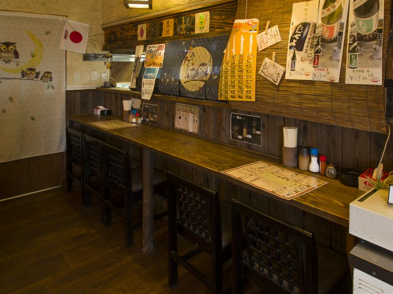 一人でも気軽に楽しめるカウンター席