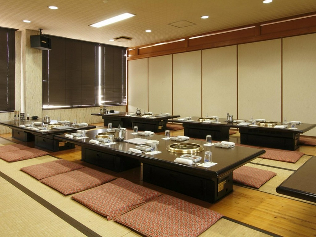 宴会に最適な広い座敷と、宴会メニュー
