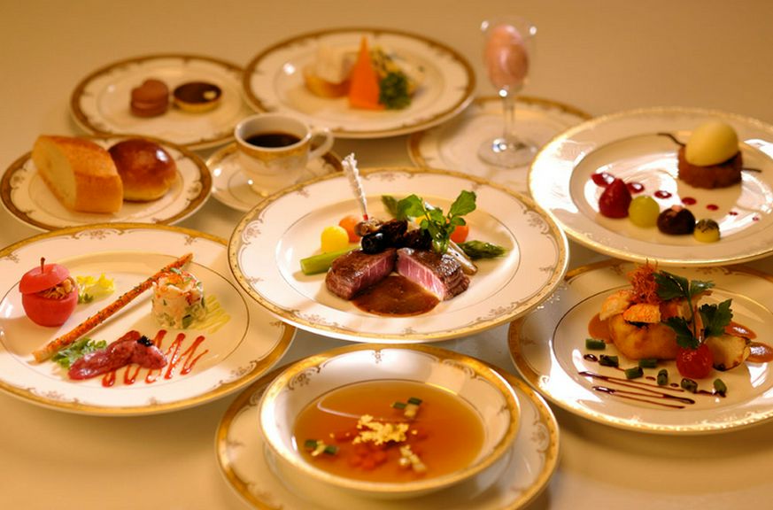 本格イタリアンとサプライズケーキでおもてなし致します