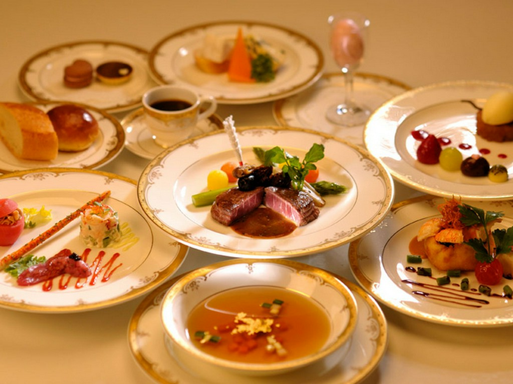 本格イタリアンとサプライズケーキでおもてなし致します