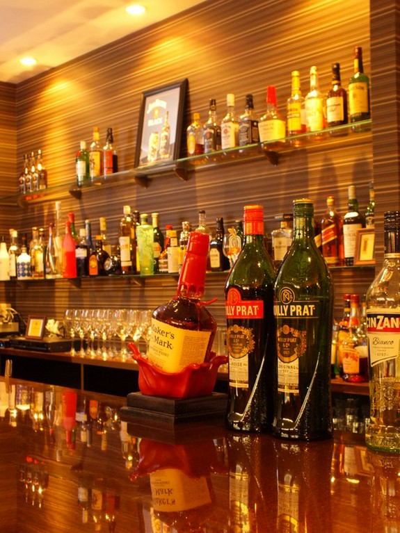 カウンター席完備　気軽にどうぞ！