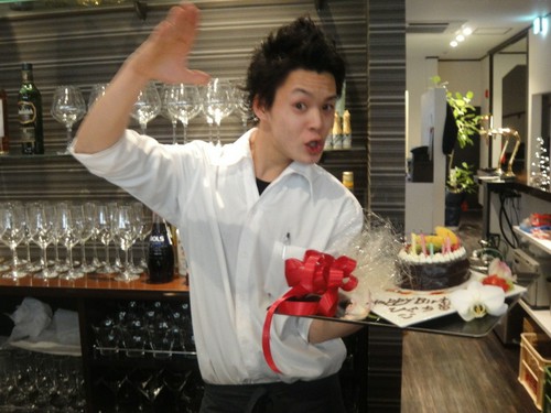 料理とサービスで人を笑顔にする、カリスマ従業員在中！