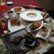 ※2名様～ご注文頂けます。
※前日午前中前までの予約でお願いします。
※10名様以上の場合はお早目（1週間位前迄）のご予約でお願いいたします。人数によりご相談承ります。
※オプション：デザート等その他のサービスはご予算に応じてご相談にのります。
※「サプライズプレート（＋税抜980円）」もご用意可能です※前日までに要予約