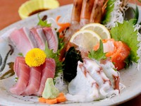 地元、三陸海岸の鮮魚はもちろん、北海道や宮崎から集められた旬の魚を厳選。ボリュームもあります。