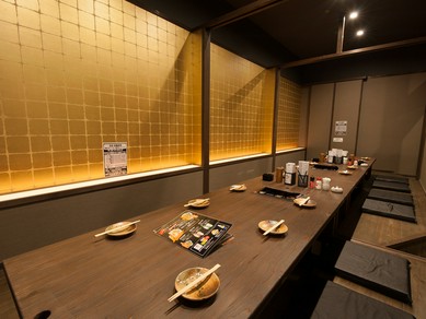 大勢での宴会もおまかせ！　広めの個室も完備しています