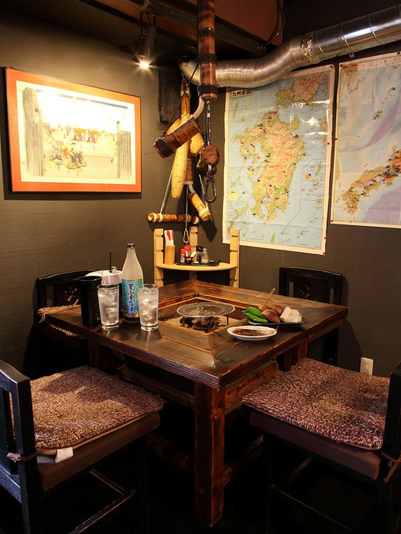 昔懐かしい囲炉裏を囲んででゆったりと過ごす