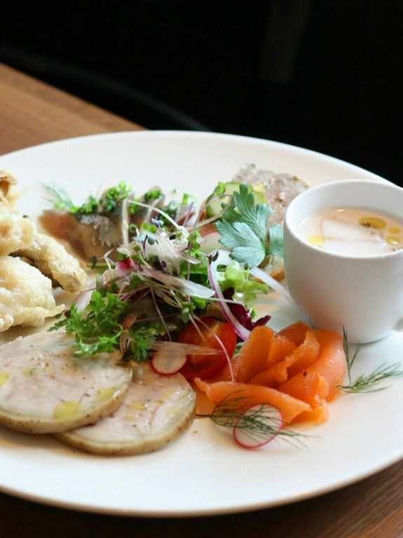 『前菜盛り合わせ』