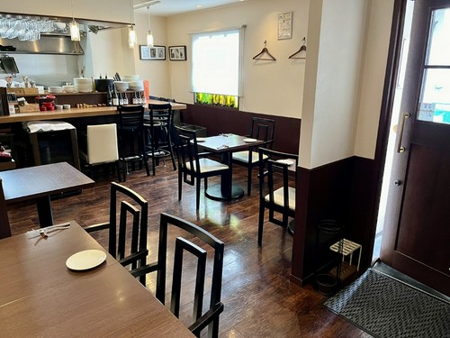 店内テーブル席