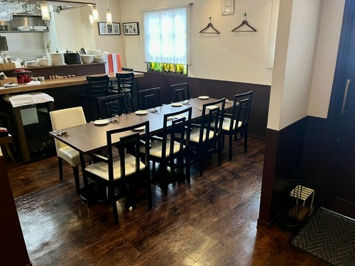 店内テーブル