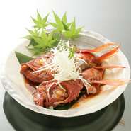 お刺身などでご提供させていただく、新鮮な旬魚を贅沢に煮つけております。
（※季節や仕入れの状況により素材が変わります。）