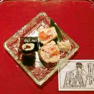 絶妙な歯ごたえを残し、丁寧に煮つけた干瓢と材料にこだわって作られた極上の肉厚油揚げを丹精込めてじっくり煮あげ、桜風味の「おあげ」にしました。江戸前のすし屋としては徹底して「こだわりたい逸品」です。 