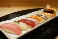 お薦め握りで旬魚を愉しむ！！「楓（かえで） コース通常価格8,800円→5,670円」
・握り（8貫+自家製玉子）・みそ汁・漬物
※その日の仕入れ状況によりお断りをさせて頂く場合がございます。ご了承ください。