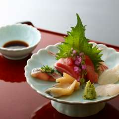 築地（豊洲）で仕入れた旬の鮮魚を厳選した『お造り』