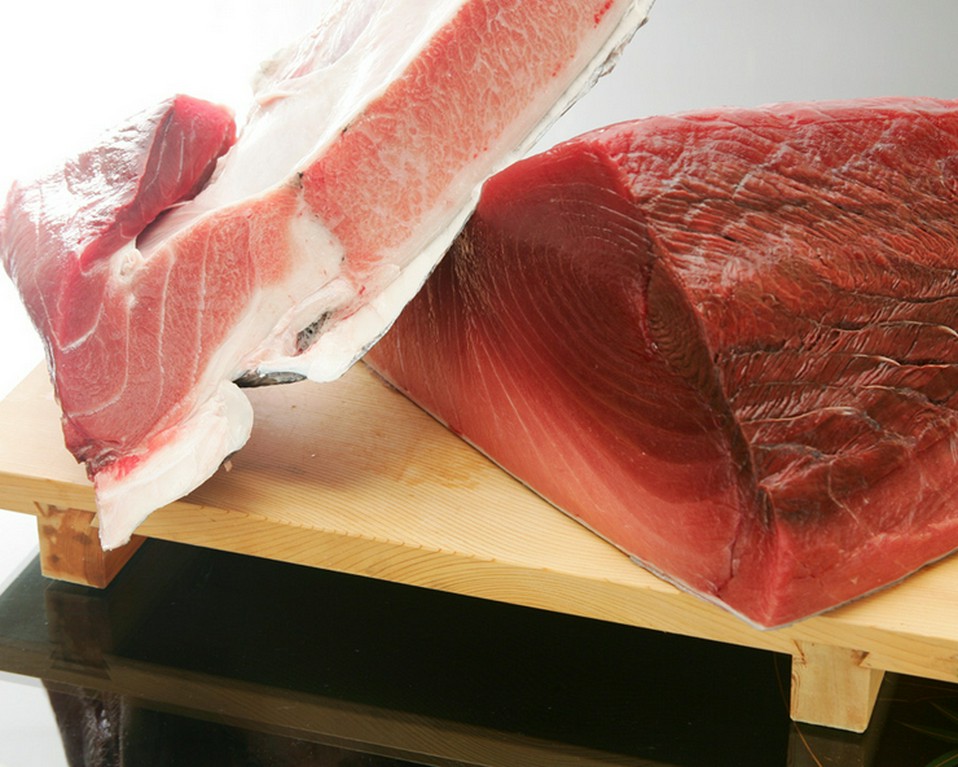  【すし処　椛】は、天然ものの食材を使用しています