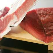 「本マグロカマ大トロ」ほか食材は天然ものを使用。養殖特有の脂臭さなどがなく、魚本来の味を楽しめます。