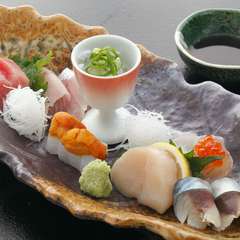 店主が毎日市場で仕入れ『お造り盛り合わせ』