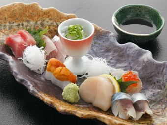 店主が毎日市場で仕入れ『お造り盛り合わせ』