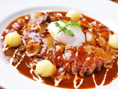 三位一体のおいしさ『ジャングルEggハンバーグ』