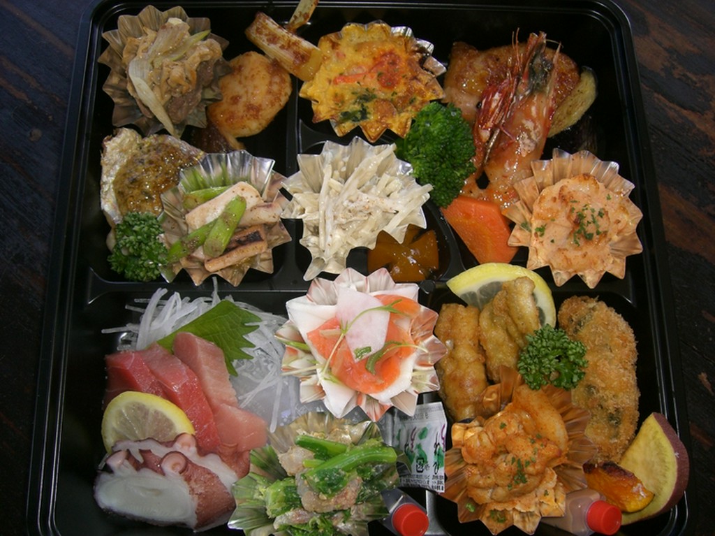 お弁当やオードブルも承ります。