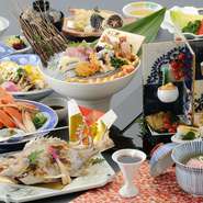 料理は食べて美味しいのは当たり前。いかに美しく華やかに彩るか・・・
日本料理の楽しみは目でも味わえることです。
かどやは、器にもこだわりを持ちお客様が楽しいひと時を過ごしていただけるよう努めています。