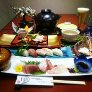 コース料理3800円～
飲み放題付プラン5000円～
少人数２名～団体様50名まで様々なシーンに対応OK！
ワンランク上の和の空間での贅沢なおもてなし
歓送迎会にピッタリなお店です