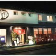 創業70余年…2012年11月に本店「大名」支店「掃部」が
統合となり新しく生まれ変わりました
和の温もりのある素敵な空間も提供してくれます
城下町らしい建物の佇まいと調和しています