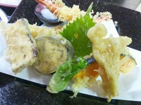 揚げたての天ぷら・唐揚げ等多数ございます。