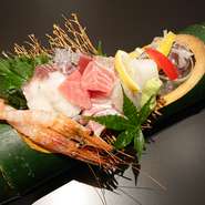 季節の新鮮な旬魚を色どり鮮やかに盛り合わせいたします。ご予算に応じて盛り合わせいたします。