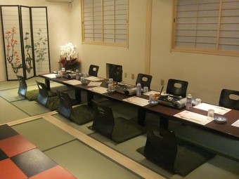 おまかせコース＋飲み放題＋税込＋個室付
大変お得なポッキリプランです
（少人数2～3名の場合は応相談）