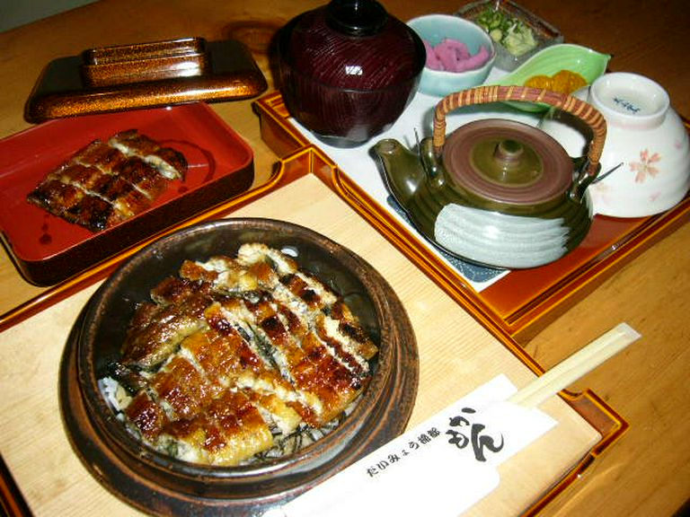 創業７０余年の秘伝のたれ！良質な国産うなぎの炭火焼き