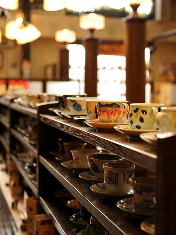 たくさんの有田焼に囲まれた空間