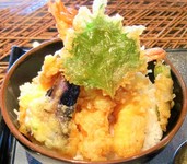 えび天と野菜天の特製タレの丼
うどんかそばのセット