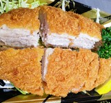 他にもお店のメニューをお弁当に仕上げます。
汁物、うどんなどを別のおかずにして
お弁当にし、テイクアウトできます。

丼もテイクアウトできます。