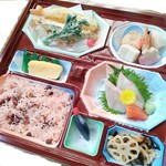 ご用途、行事などにあわせて
お作りいたします。
３日前までに要ご予約
【赤飯の場合は、１週間前までに要予約】
別途、消費税8%が必要です。
※1080円～5400円くらいまで
色々ご相談のうえお作りします。