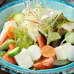 豆の風味が生きています『豆「富」とトマトのサラダ』