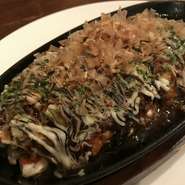 正真正銘本格派のお好み焼き！
表面カリカリ中はふわトロ
オーダー入ってから１枚1枚手焼きしています。